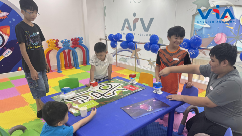 KHÁM PHÁ SỰ KIỆN VIA ROBOTASTIC TẠI VIA ENGLISH ACADEMY - PHÁT TRIỂN TUY DUY ANH NGỮ THÔNG QUA LẬP TRÌNH